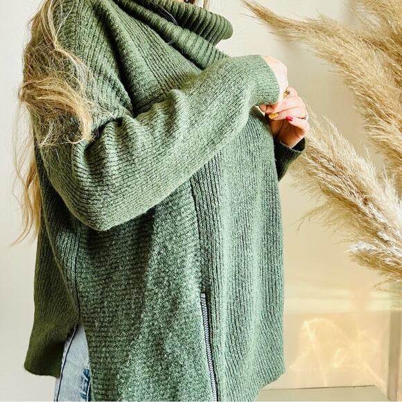 FADED GLORY Olive Green Side Zip Asymmetrical Knit Turtleneck Cowl Sweater M - Picture 4 of 11